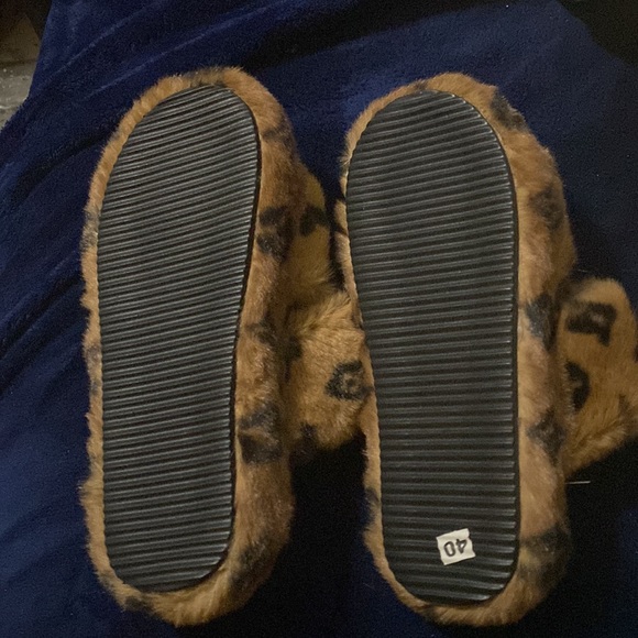Brown soft slippers - Picture 2 of 2
